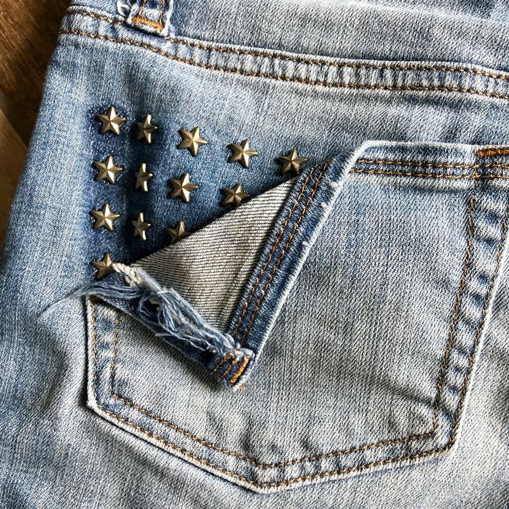 Rock & Republic Bumpershoot Studded Denim Shorts, sz. 4